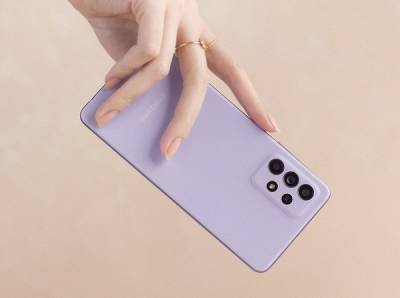 Samsung выпустила смартфон-супербестселлер и дешевый смартфон с огромной батареей. Видео - cnews.ru - Россия - Индия
