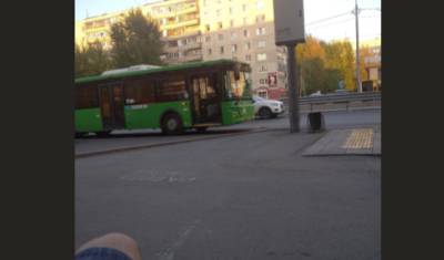 В Тюмени автобус ЛиАЗ попал в аварию на улице Пермякова - nashgorod.ru - Уфа - Тюмень - Югра - Нефтеюганск