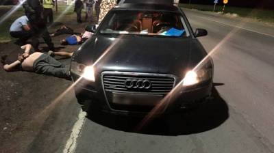 МВД показало кадры захвата воронежцев с липовыми купюрами на 60 тысяч - vestivrn.ru - Воронеж - Воронежская обл. - Тамбовская обл.