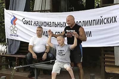 Десятилетний россиянин установил мировой рекорд по жиму штанги - lenta.ru - Москва - Россия - Кировская обл. - Советск
