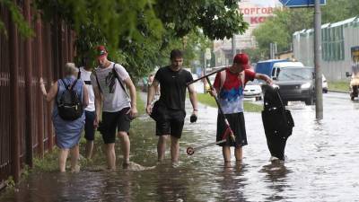 Мощная гроза с ливнем обрушилась на Москву: как это было. Видео - vm.ru - Москва - Московская обл.