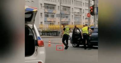 Угрожал патрульным: в Киеве во время репетиции парада задержали вооруженного мужчину (видео) - focus.ua - Украина - Киев