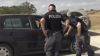 В Италии пять дней не могут разогнать незаконную рейв-вечеринку, есть погибший (видео) - sharij.net - Италия - Лондон