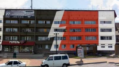 "В националистическом стиле": На Украине решили применить символику СС в оформлении отеля - reendex.ru - Украина - Ивано-Франковск