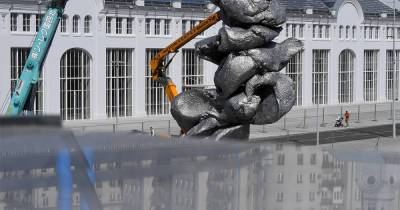 Урс Фишер - Скульптуру в виде комка глины в центре Москвы отказались охранять от вандалов - moslenta.ru - Москва - Россия - Швейцария