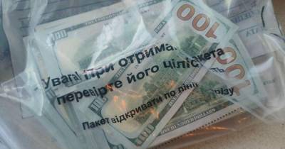 В Киеве задержали мужчину, который обменял $28 тысяч на сувенирные купюры (ФОТО, ВИДЕО) - dsnews.ua - Украина - Киев