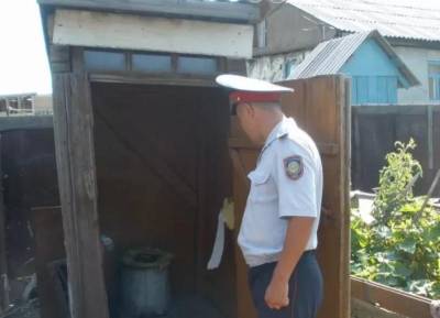 Ставропольский полицейский в деревенском туалете потерял табельный пистолет - bloknot.ru - Ставрополье