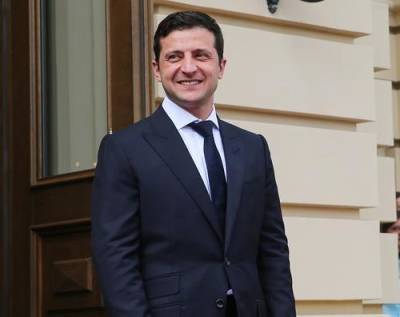 Владимир Зеленский - Зеленский утвердил указ о принудительном отчуждении земли в 50 метрах от границы - argumenti.ru - Украина