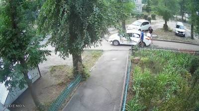 Таксистов и пассажиров «Ситимобила» заподозрили в краже люков в Воронеже: появилось видео - vestivrn.ru - Воронеж