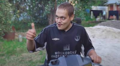 Робинзону из Чувашии, жившему в лесу в доме из пакетов, подарили мопед Honda - pg21.ru - респ. Чувашия