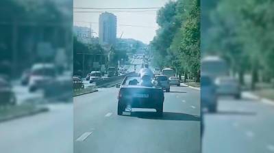 Воронежцы сняли на видео разъезжающий по городу самодельный «кабриолет» - vestivrn.ru - Воронеж - Воронежская обл.