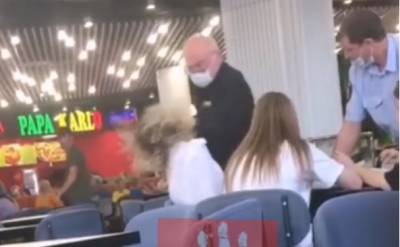 В Челябинске охранник в торговом центре ударил девушку по лицу - bloknot.ru - Челябинск