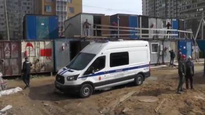 Во время миграционного рейда в Мурино полиция обнаружила склад контрафактного алкоголя - abnews.ru - Мурино