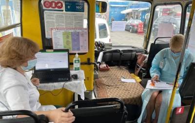 Появились фото вакцинации в автобусе Киева - korrespondent.net - Украина - Киев - Оболонск