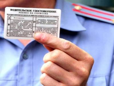 Начальника отдела ГИБДД Башкирии подозревают в получении взяток за выдачу прав ранее лишенным их водителям - rosbalt.ru - Россия - Башкирия