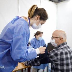 В Украину поступило почти 800 тыс. доз вакцины AstraZeneca - reporter-ua.com - Южная Корея - Украина - Англия - Польша - Литва - Индия - Греция