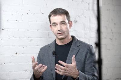 Дмитрий Певцов - Дмитрий Певцов: отмене пенсионной реформы – да, предложению КПРФ – нет - infox.ru - Россия