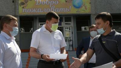 Евгений Куйвашев - В Свердловской области перед началом нового учебного года привиты 60% школьных педагогов - newdaynews.ru - Свердловская обл.