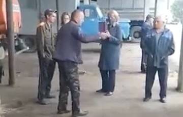 Поклонник Лукашенко: Развалили колхоз, техника стоит без запчастей, а они покупают себе диваны - charter97.org - Белоруссия - район Кореличский