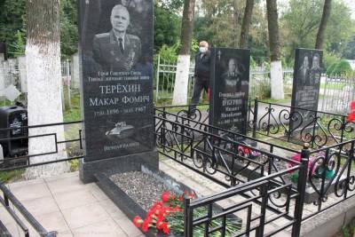 На Скорбященском кладбище в Рязани открыли памятник Герою Советского Союза Макару Терехину - rzn.mk.ru - Рязань