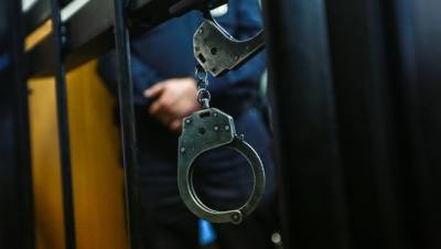 Обвиняемый во взятках борец с коррупцией на таможне обжаловал арест - dp.ru