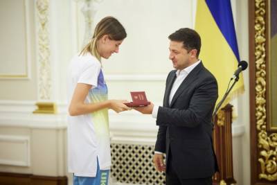 Владимир Зеленский - Ярослава Магучих - Зеленский раздал награды спортсменам, а Магучих наградил орденом княгини Ольги - rupor.info - Украина - Токио