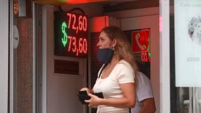 В банках спрогнозировали курс ниже 73 руб./$ в августе - iz.ru - Израиль