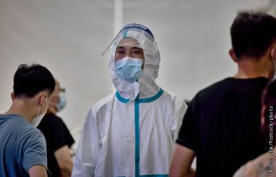 Власти КНР заявили, что остановить распространение COVID-19 пока не удается - interfax.ru - Москва - Китай - Пекин