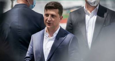 Владимир Зеленский - Зеленский под охраной закупался в киевском супермаркете (фото) - lenta.ua - Украина - Киев - Италия - Грузия