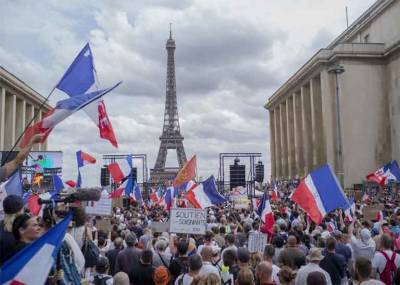 Выходной уик-энд в Париже: избитые журналисты, полицейские и демонстранты - free-news.su - Франция - Париж