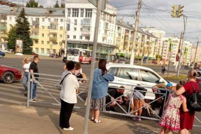 В Костроме дама на БМВ Х3 сбила 5-летнего ребенка на пешеходном переходе - kostroma.mk.ru - Кострома