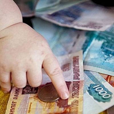 Антон Котяков - Минтруда начинает выплаты по 10 тыс рублей семьям с детьми от 6 до 18 лет - radiomayak.ru - Россия