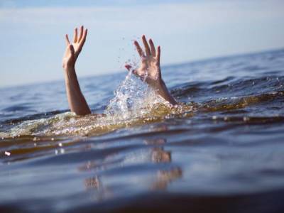 Спасатели достали из воды тело утонувшего астраханца - astrakhanfm.ru - Россия - район Икрянинский