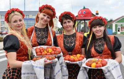 Битва томатами и конкурс на скоростное поедание - Ивье приглашает на праздник помидора - grodnonews.by - Белоруссия