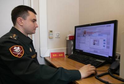 Видео: Росгвардия усилила контроль за порядком в день ВДВ - online47.ru - Ленинградская обл. - Санкт-Петербург