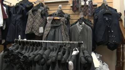 В России начали выплачивать по 10 тысяч рублей на подготовку к школе - vesti.ru - Россия - Екатеринбург