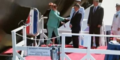 Не смогла разбить шампанское: дочь начштаба ВМС США сорвала крещение новой американской подлодки (видео) - sharij.net - США