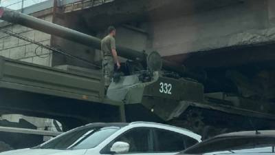 Наталья Рязанова - В Новосибирске самая мощная пушка застряла под мостом - newdaynews.ru - Новосибирск - Севастополь - район Советский, Новосибирск