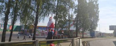 В Костроме внезапно появился гигантский Дед Мороз - runews24.ru - Кострома - Kostroma