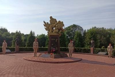 В Брянске возложили цветы к «Круговой обороне» - mk.ru - Россия - респ. Чечня - Рязань - Брянск