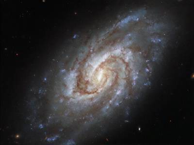 Hubble заснял спиральную галактику в созвездии Часы - gordonua.com - Украина