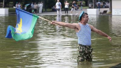 Геннадий Онищенко - Онищенко оценил риск подхватить инфекцию вместе с водой из фонтана - iz.ru - Россия - Израиль