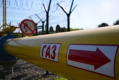 «Газпром» отказался продавать больше газа через Украину - lenta.ru - Украина - Польша - Reuters