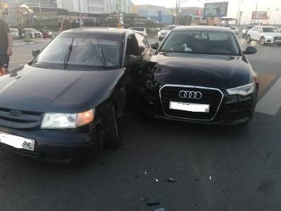 Два человека пострадали в аварии Lada и Audi на улице Есенина в Рязани - 7info.ru - Рязань