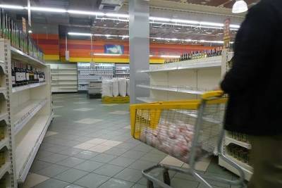 Денис Мантуров - Глава Минпромторга Мантуров исключил появление пустых полок в магазинах - versia.ru - Россия