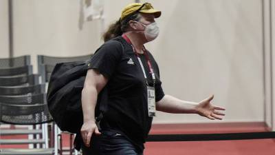 Лорел Хаббард - В турнире штангисток остались только женщины - vesti.ru - Токио - Новая Зеландия