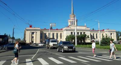 Нелегальные работники турбизнеса в Петрозаводске отказываются разговаривать с проверяющими - gubdaily.ru - Россия - Петрозаводск