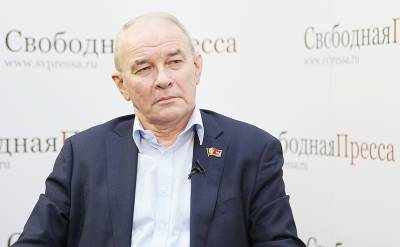 Член ЦК КПРФ Тетёкин: Россия стремительно впадает в нищету, а олигархи жиреют - svpressa.ru - Россия