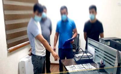 В Самарканде задержали мужчину, который пытался дать взятку сотруднику ОВД в размере 5 тысяч долларов - podrobno.uz - Узбекистан - Ташкент - Самарканд