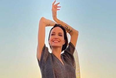 Анджелина Джоли - Angelina Jolie - Анджелина Джоли устроила фотосессию на крыше в Венеции - skuke.net - Англия - Новости